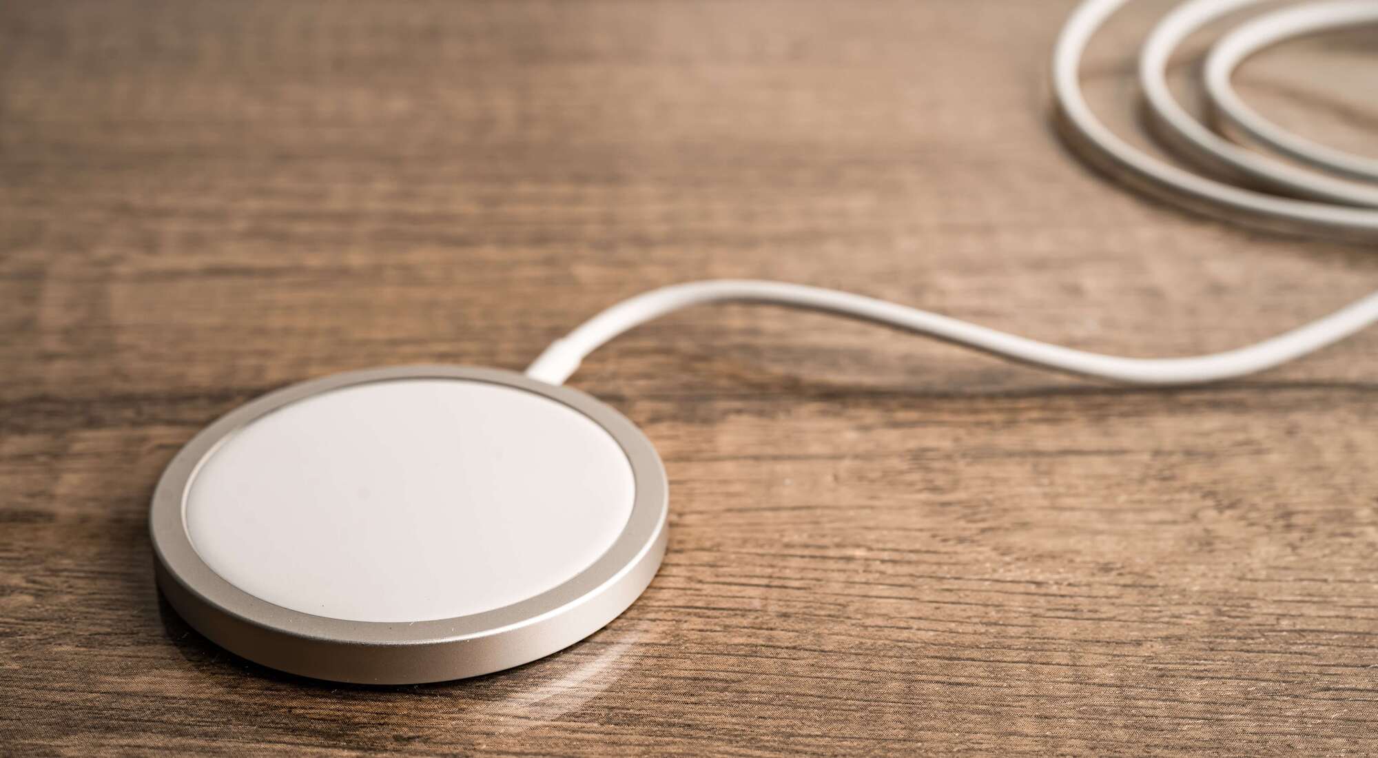 MagSafe vs Wireless Charger | Beginner's Guide